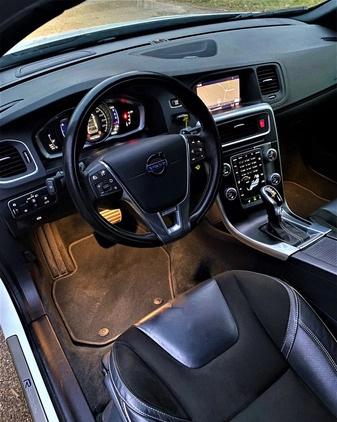 Volvo V60 cena 103300 przebieg: 67450, rok produkcji 2017 z Nowogród Bobrzański małe 781